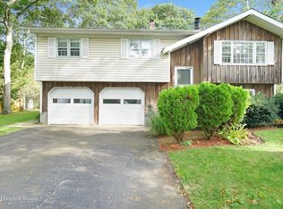 20 Harvard Dr, Hampton Bays, NY 11946