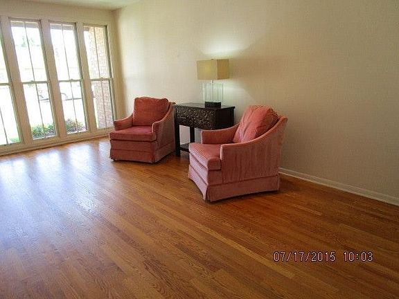 LR RECESSED LIGHTS OAK HWF THROUGHOUT