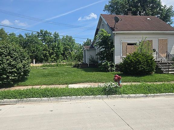 5th image of 4229 Beach St