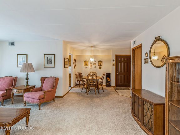 5th image of 4924 Circle Ct APT 408