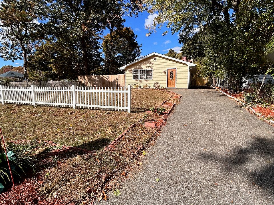 1st image of 15 Baldwin Ln