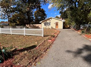 15 Baldwin Ln, Medford, NY 11763