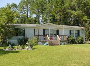 127 Woodland Dr, Swansboro, NC 28584