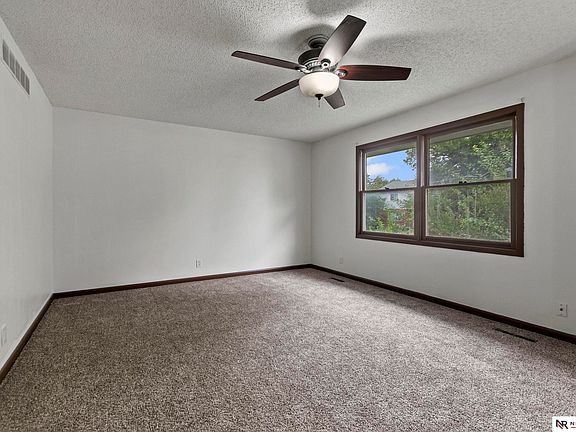 3rd image of 4835 Hillside St