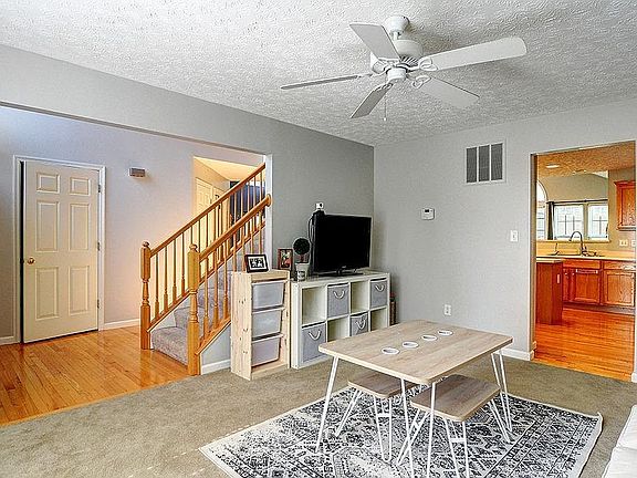 5th image of 55 Brittony Woods Dr