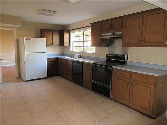 4th image of 632 Oakwood Dr