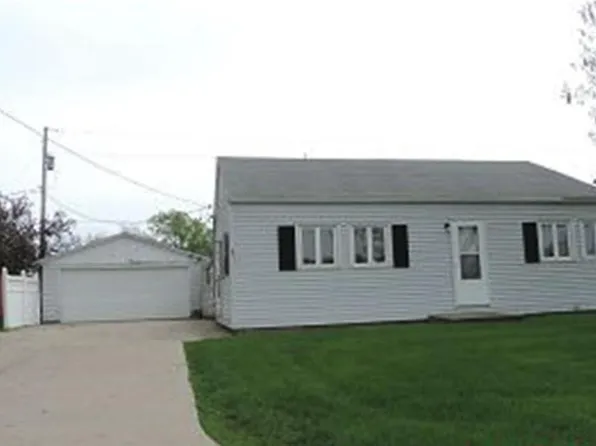 2745D Pickering Dr, Marshalltown, IA 50158