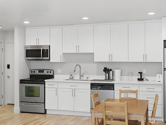 4th image of 4731 12th Avenue NE