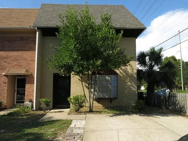 102 Valencia Dr