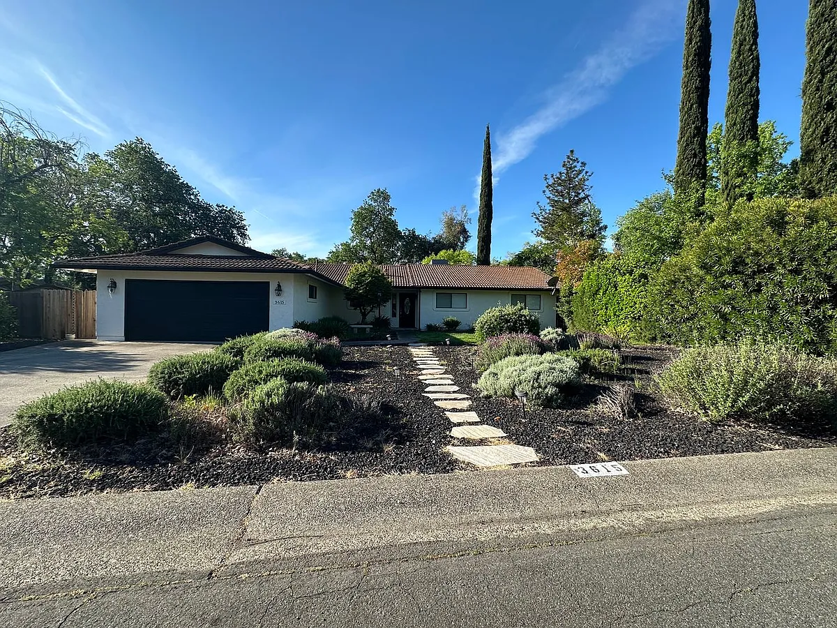 Building Photo - 3615 Riverview Dr