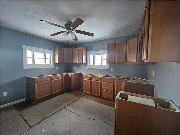 3rd image of 417 Bairdford Rd W
