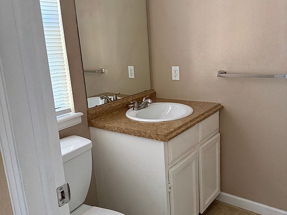 4th image of 2027 Sunridge Cir