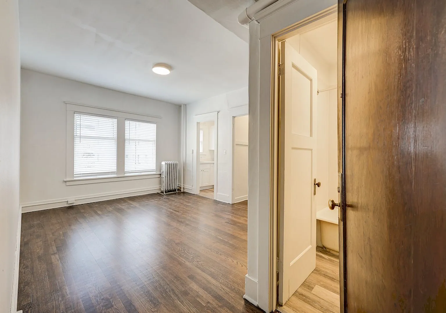 Virginian Apartments — Photo 2