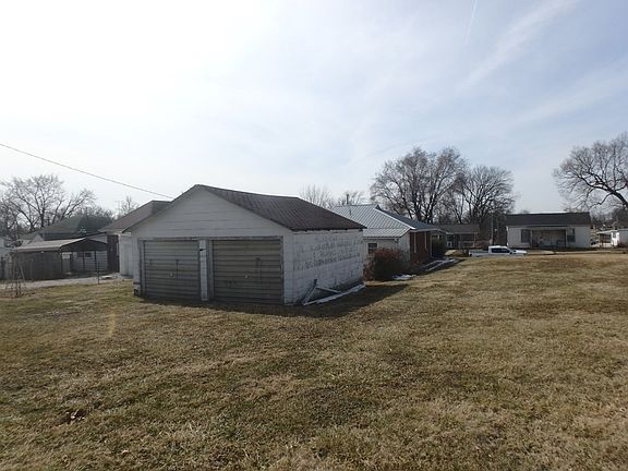 5th image of 306 N 2nd St