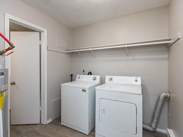 9410 Meadowlark Dr — Photo 10