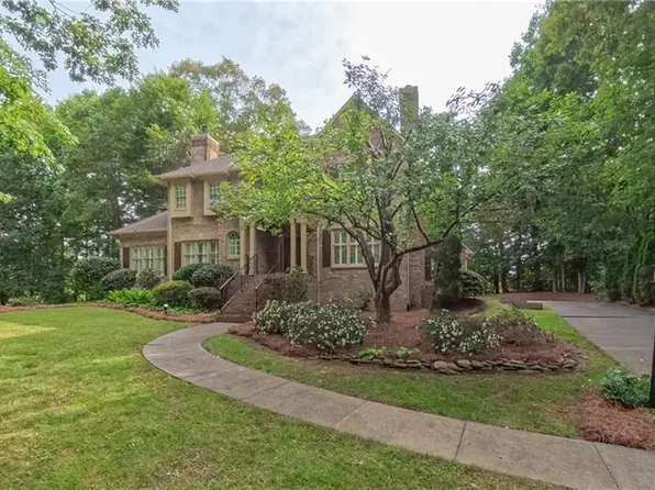 1005 Fallbrook Ln, Lewisville, NC 27023