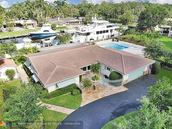 3rd image of 2555 SW 30th Ave