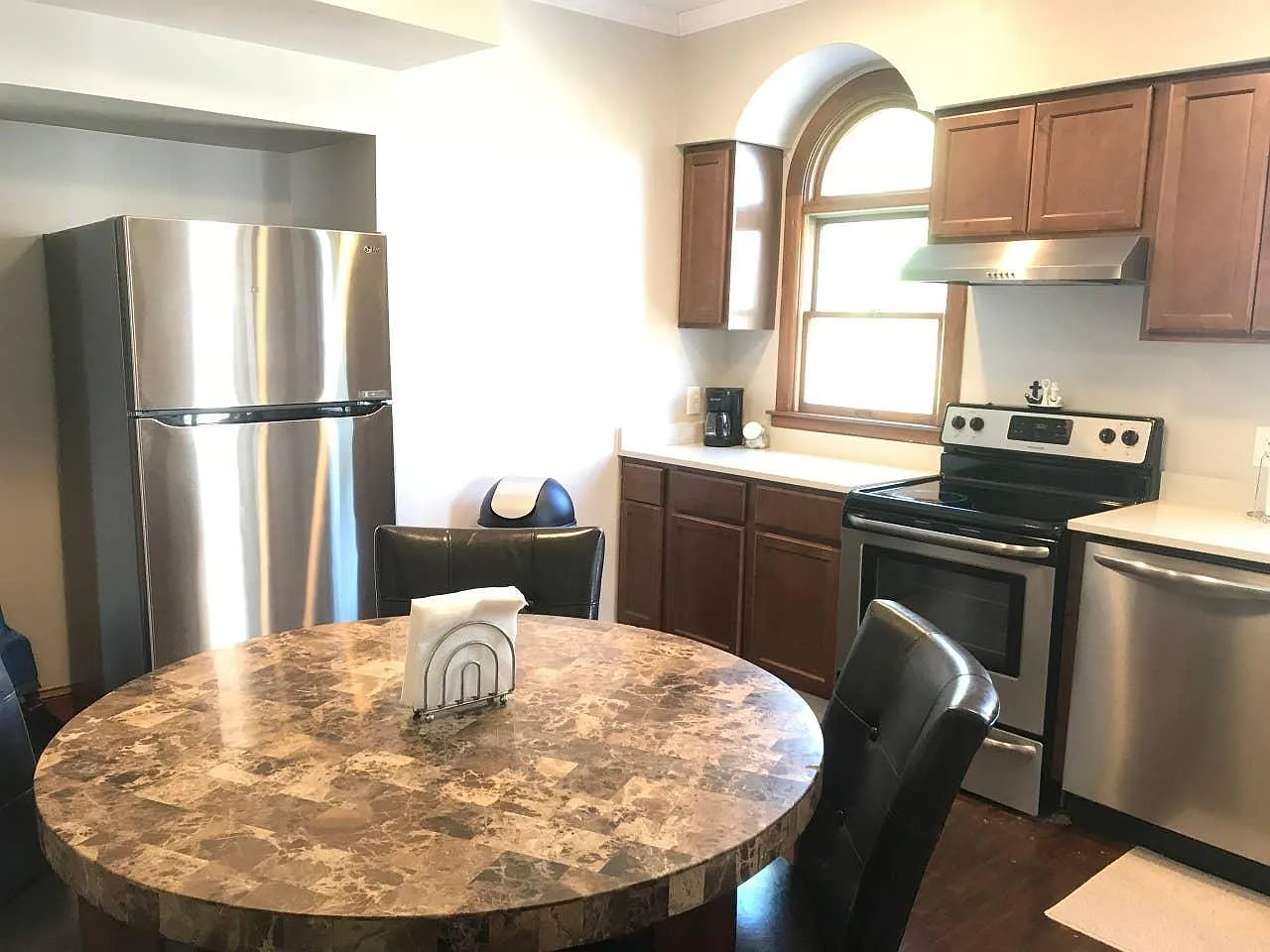 3 bed, $3,000 — Photo 1