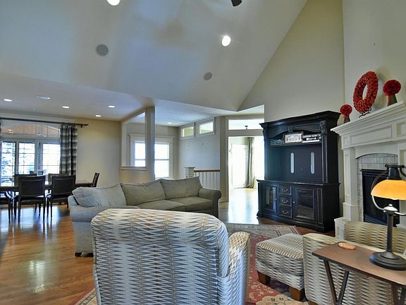 3rd image of 9000 Turnberry Cir