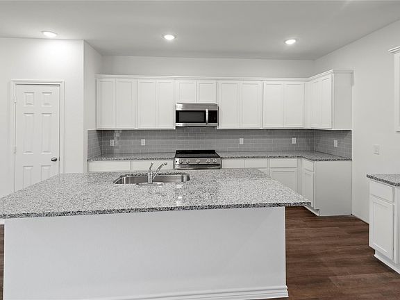 4th image of 1241 Point Lookout Dr