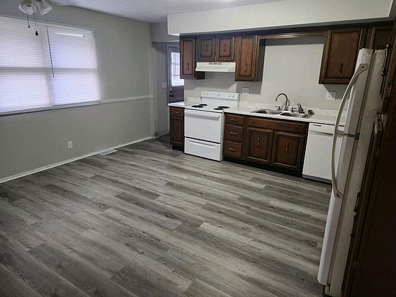 3rd image of 2704-2910 Cypress Dr #2808