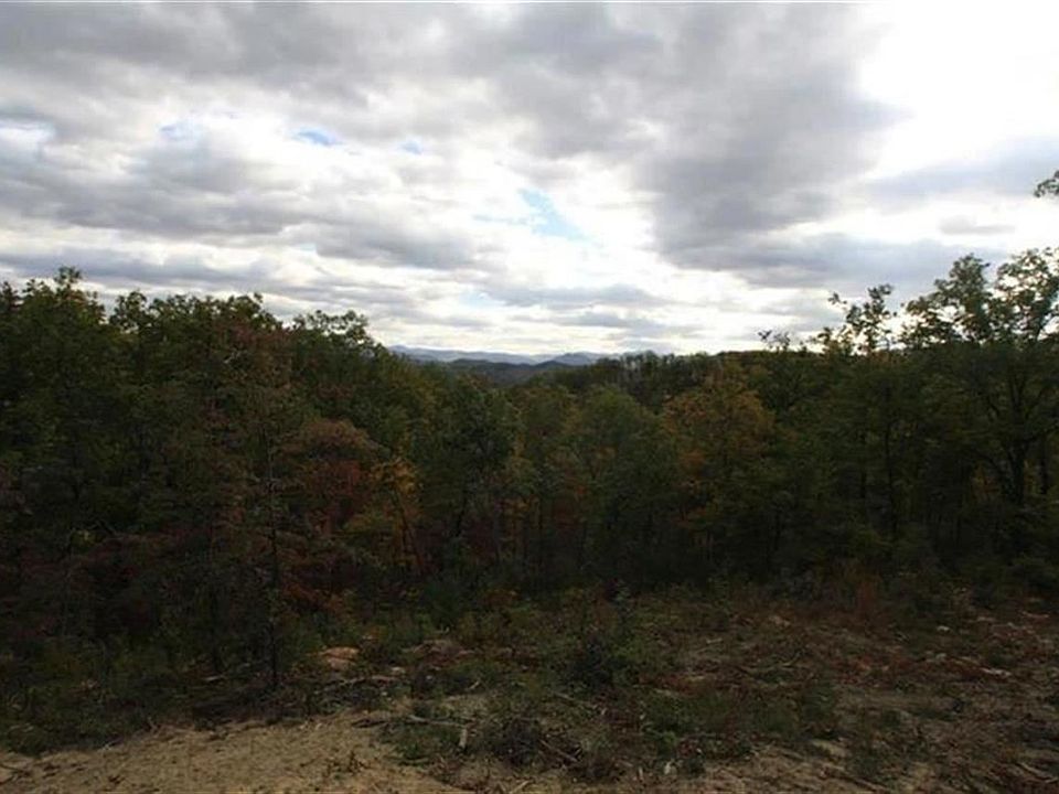 1st image of 33 Summit Trails Dr