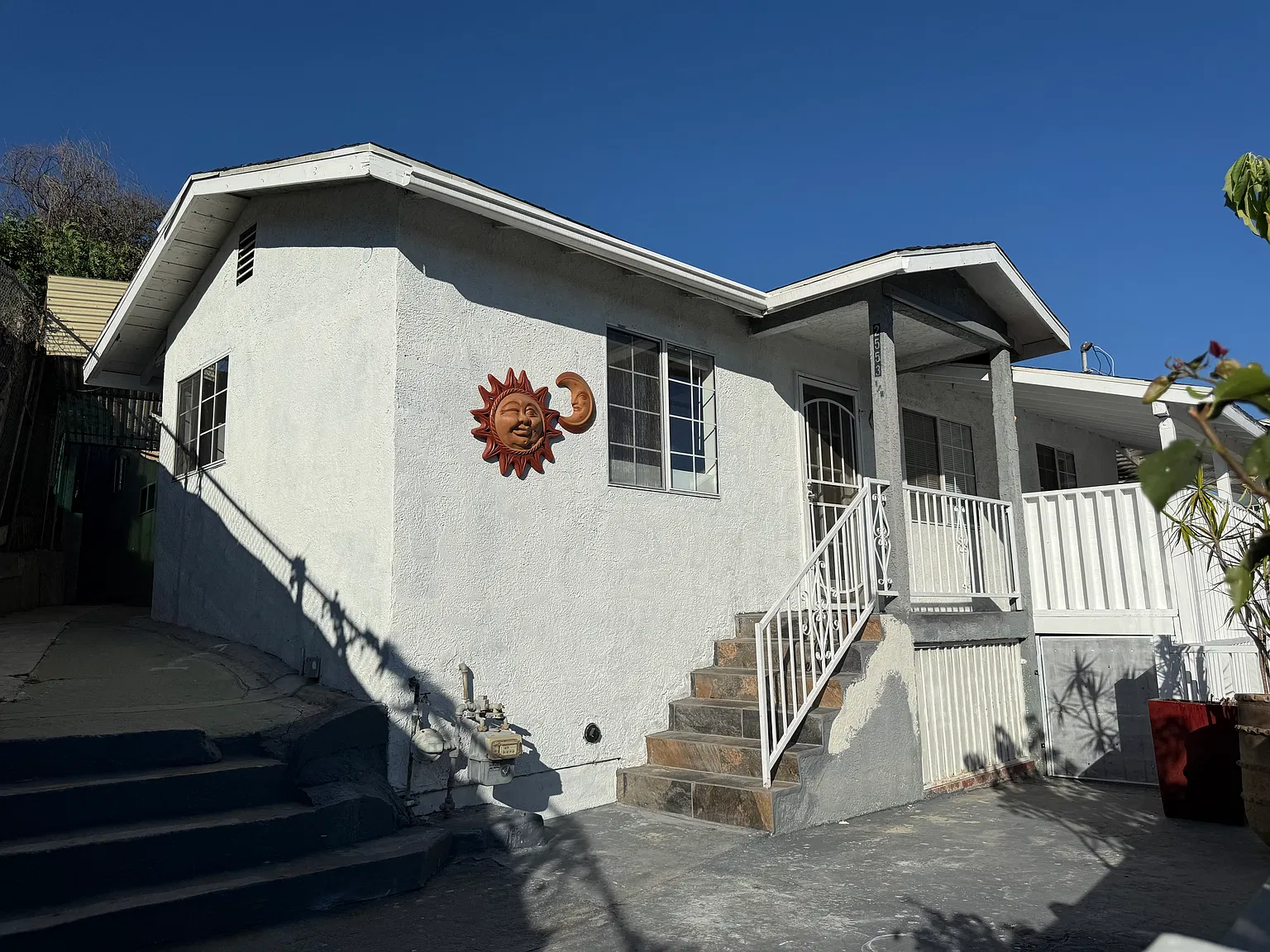 3 bed, 950 sqft, $3,200 — Photo 1