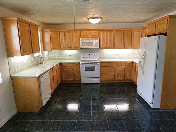 Spacious fully equipped kitchen