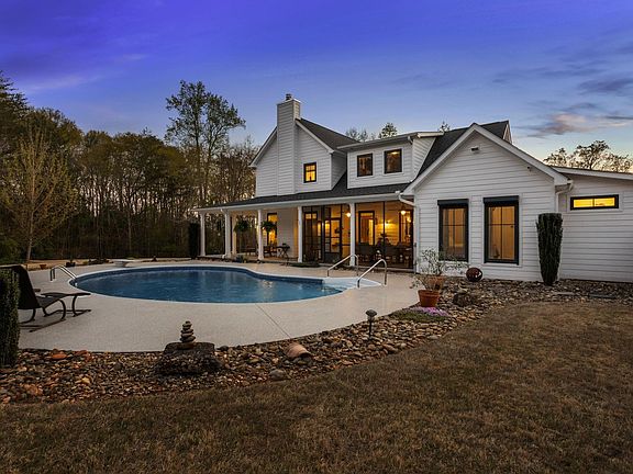 3rd image of 185 Nicholls Dr