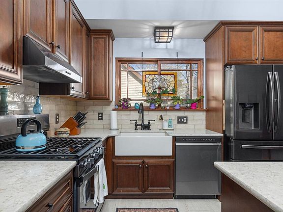 2nd image of 828 Westbrooke Meadows Ct