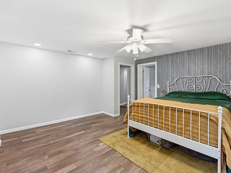 1204 Forest Ct — Photo 22