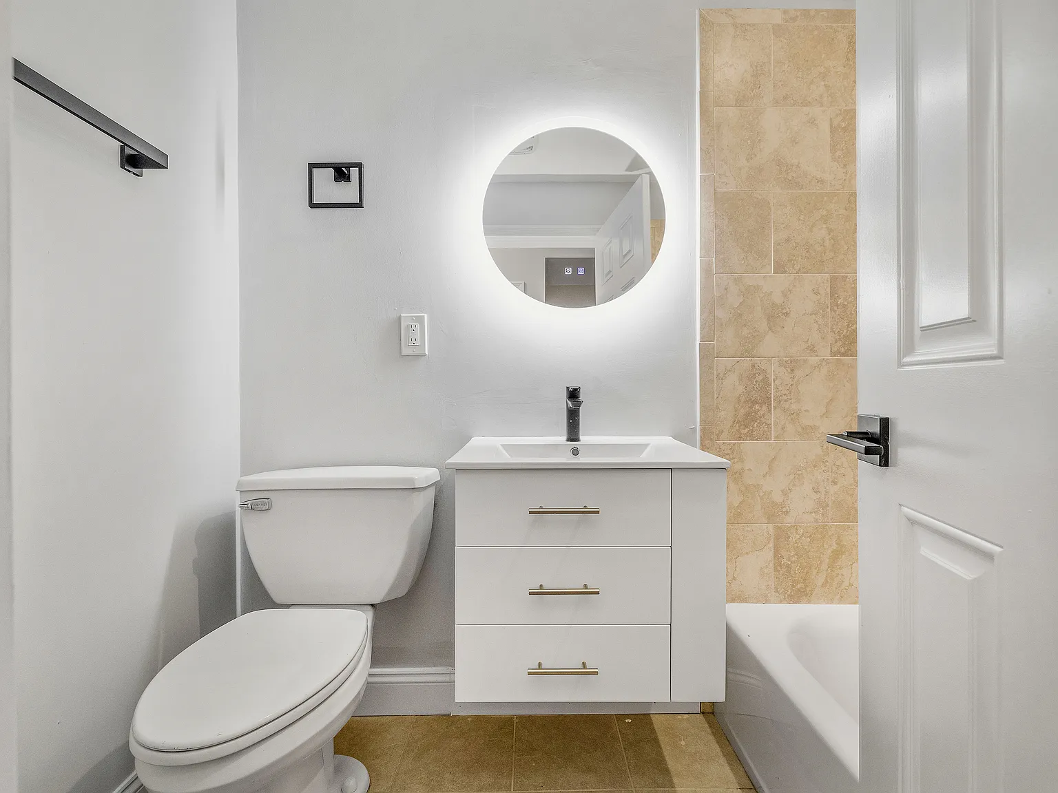 4 bed, 1000 sqft, $4,200 — Photo 3