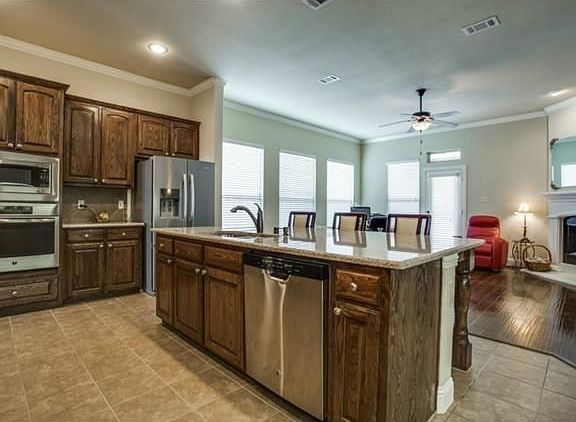 5th image of 1202 Oak Hill Ln