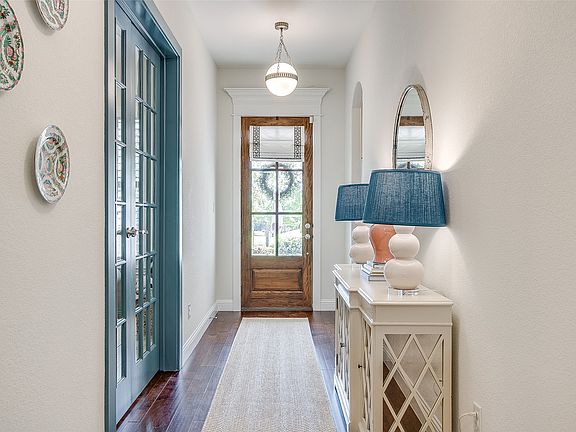 4th image of 560 Point Vista Dr