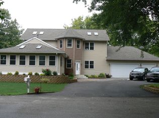 13440 W Elm Rd, Lake Bluff, IL 60044