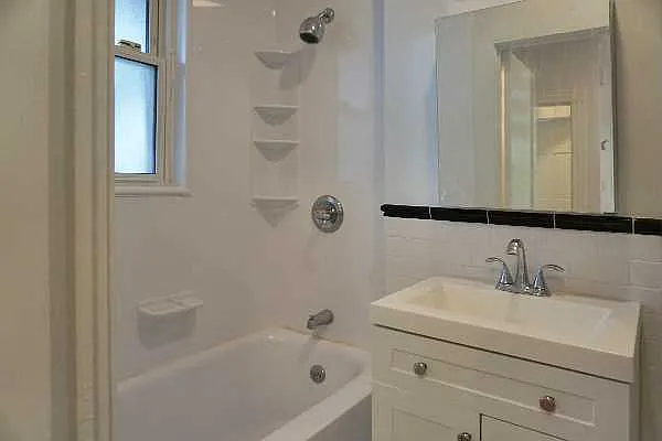 3 bed, $4,200 — Photo 3