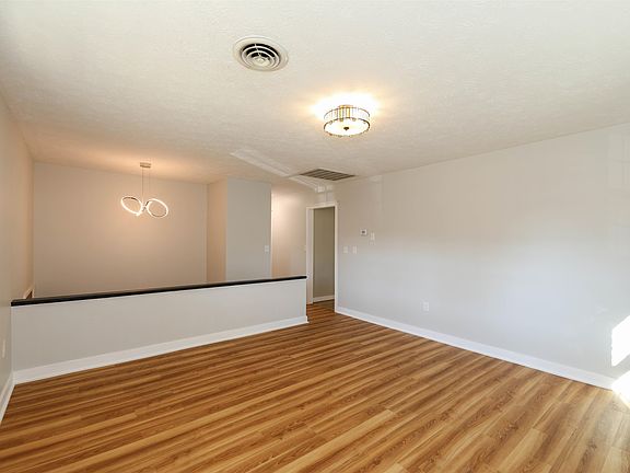3rd image of 829 Jefferson Ave