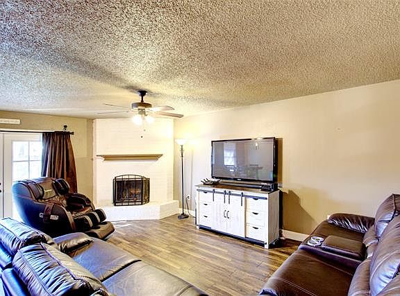4th image of 10109 Peppertree Ln