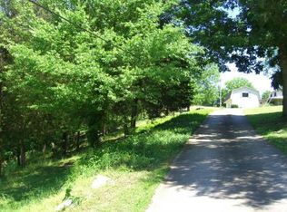 30 Spray Rd, Fayetteville, TN 37334