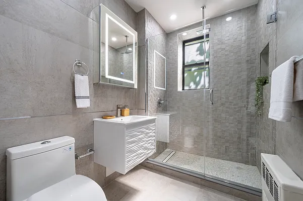 Bathroom, photo 1