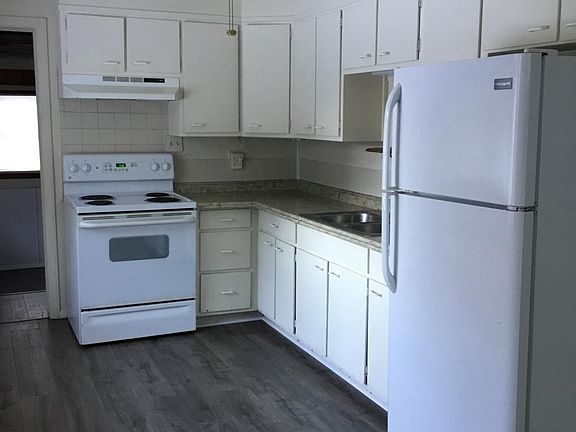 New flooring and countertop 