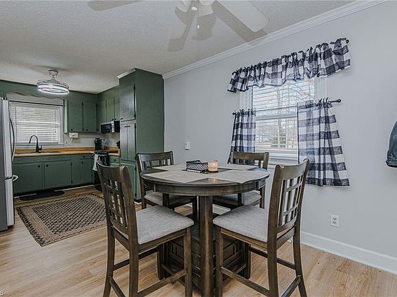 3rd image of 1857 Robinhood Dr