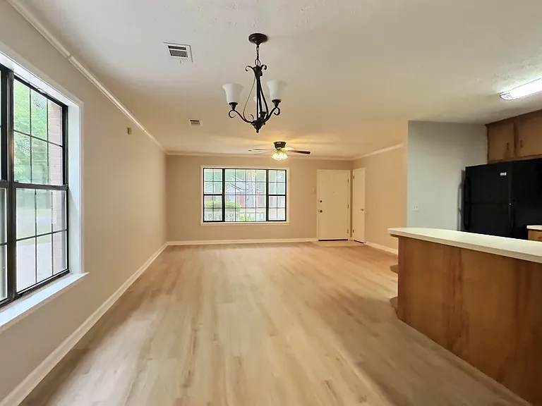 125 Kingswood Dr — Photo 7