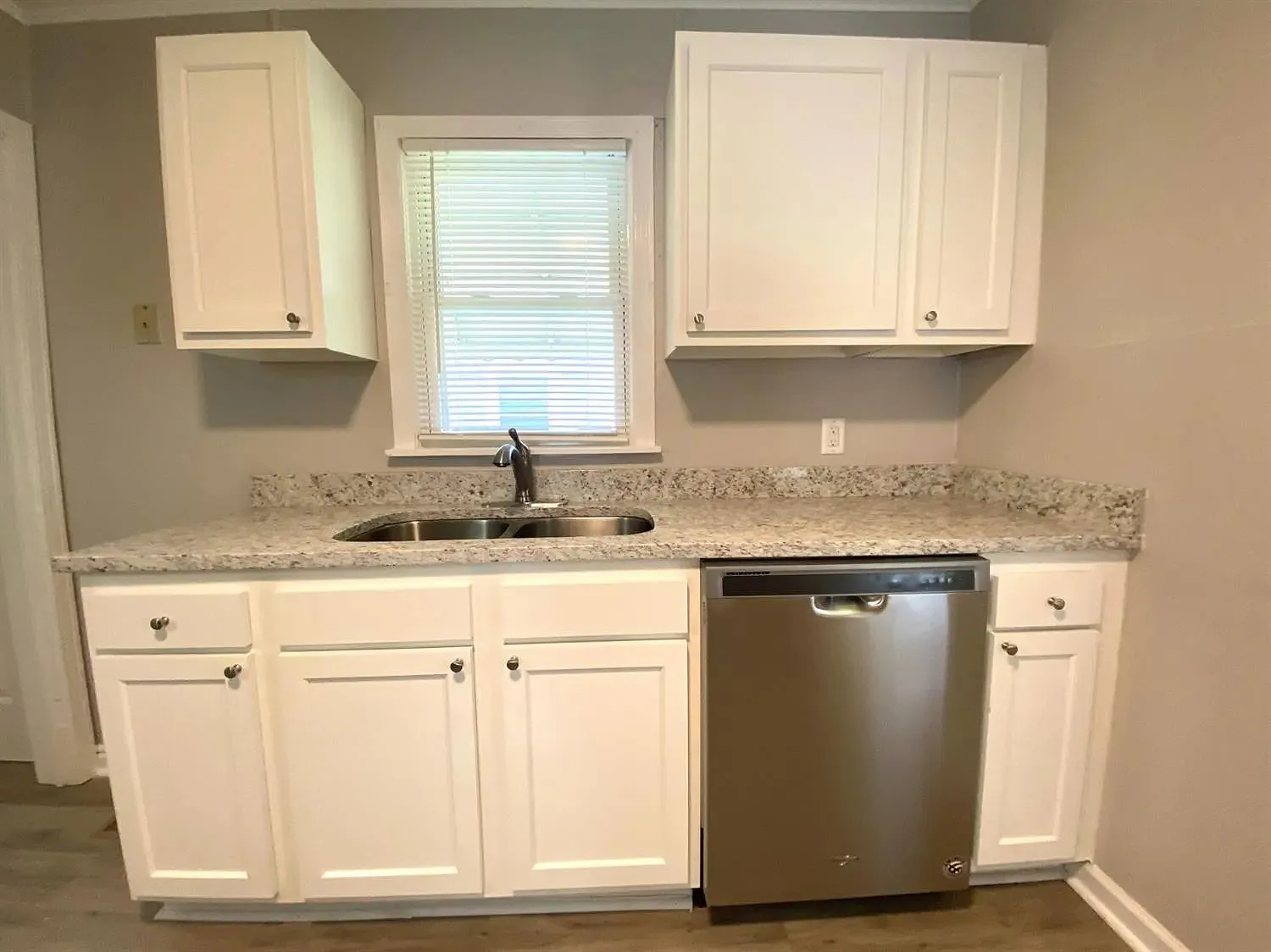 2 bed, 1.0 bath, 816 sqft, $1,197 — Photo 4