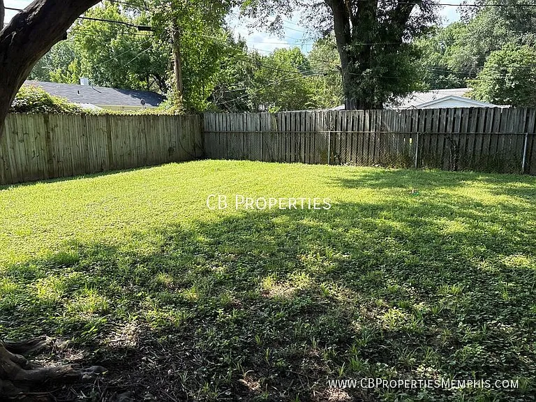 1711 Myrna Ln — Photo 11