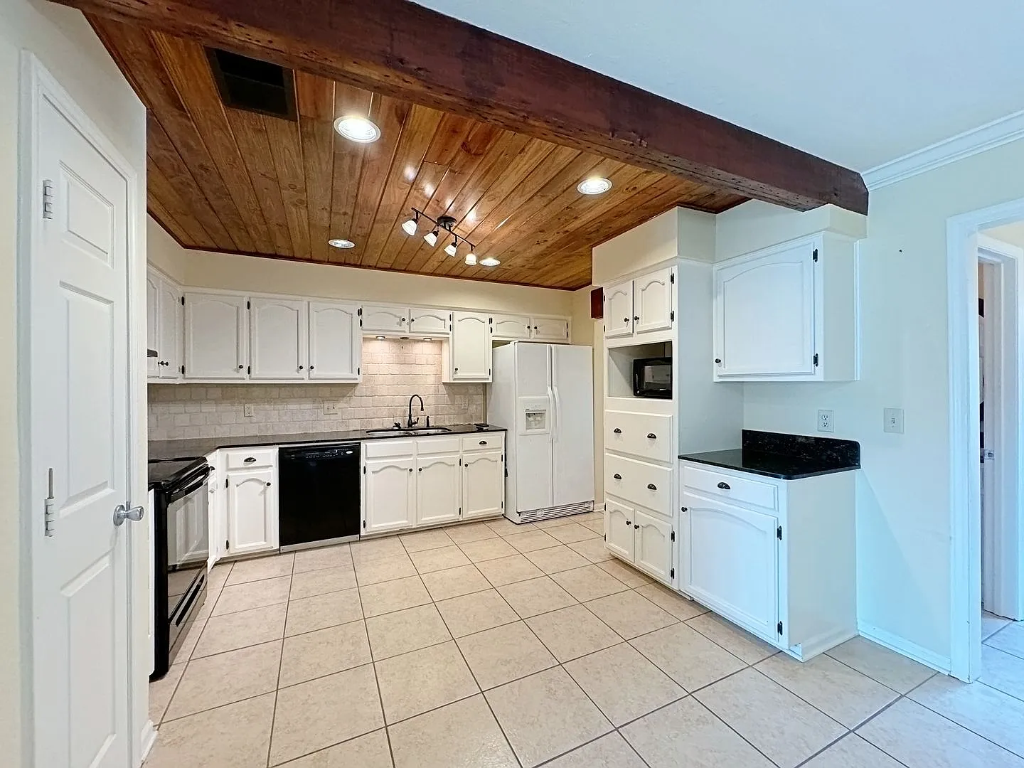 Custom Remodeled Townhome off Jefferson Hwy — Photo 4