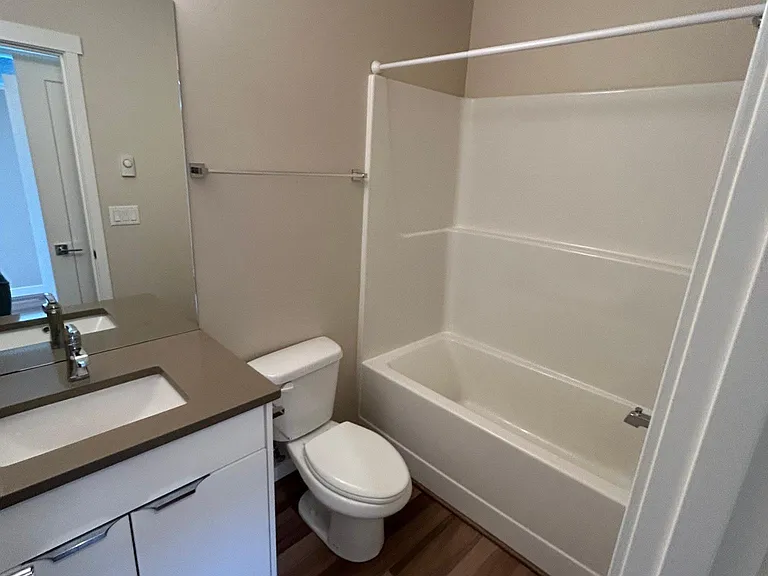 Bathroom near front bedroom
