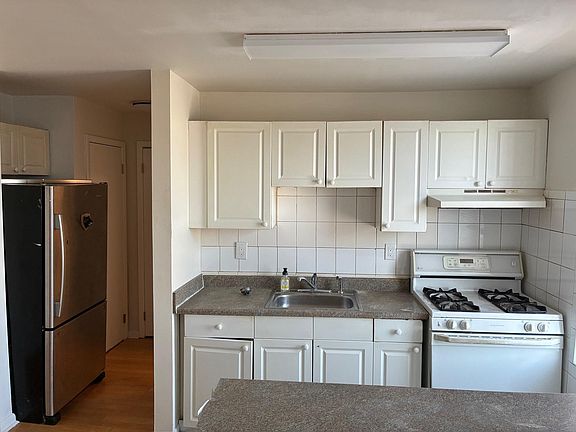 3rd image of 1677 Kennedy Blvd
