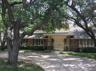 1910 N Carrier Pkwy, Grand Prairie, TX 75050