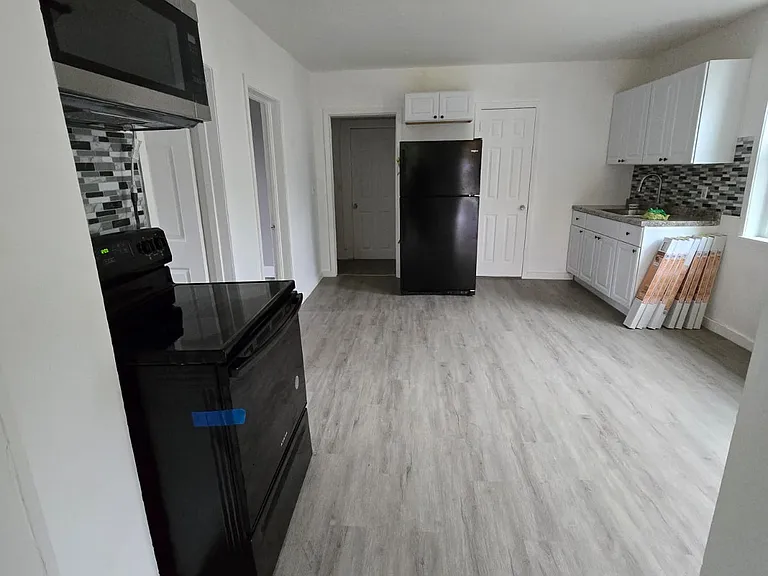 139 Fairfax St — Photo 2